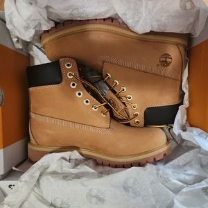 NIB Timberland 6'' Premium Men's Boots Wheat Nubuck 7.5